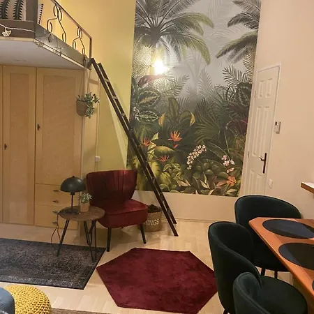 Apartment Jungle Story By Millenaris Park With Free Parking
